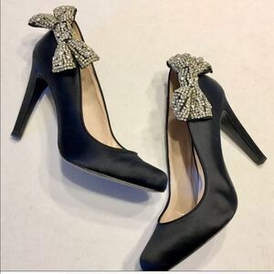Black bow bling pumps